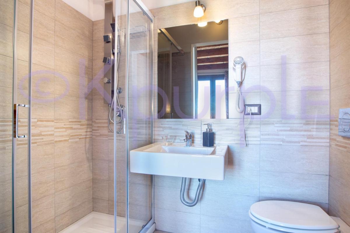 Le Api Hotel กาญารี ภายนอก รูปภาพ