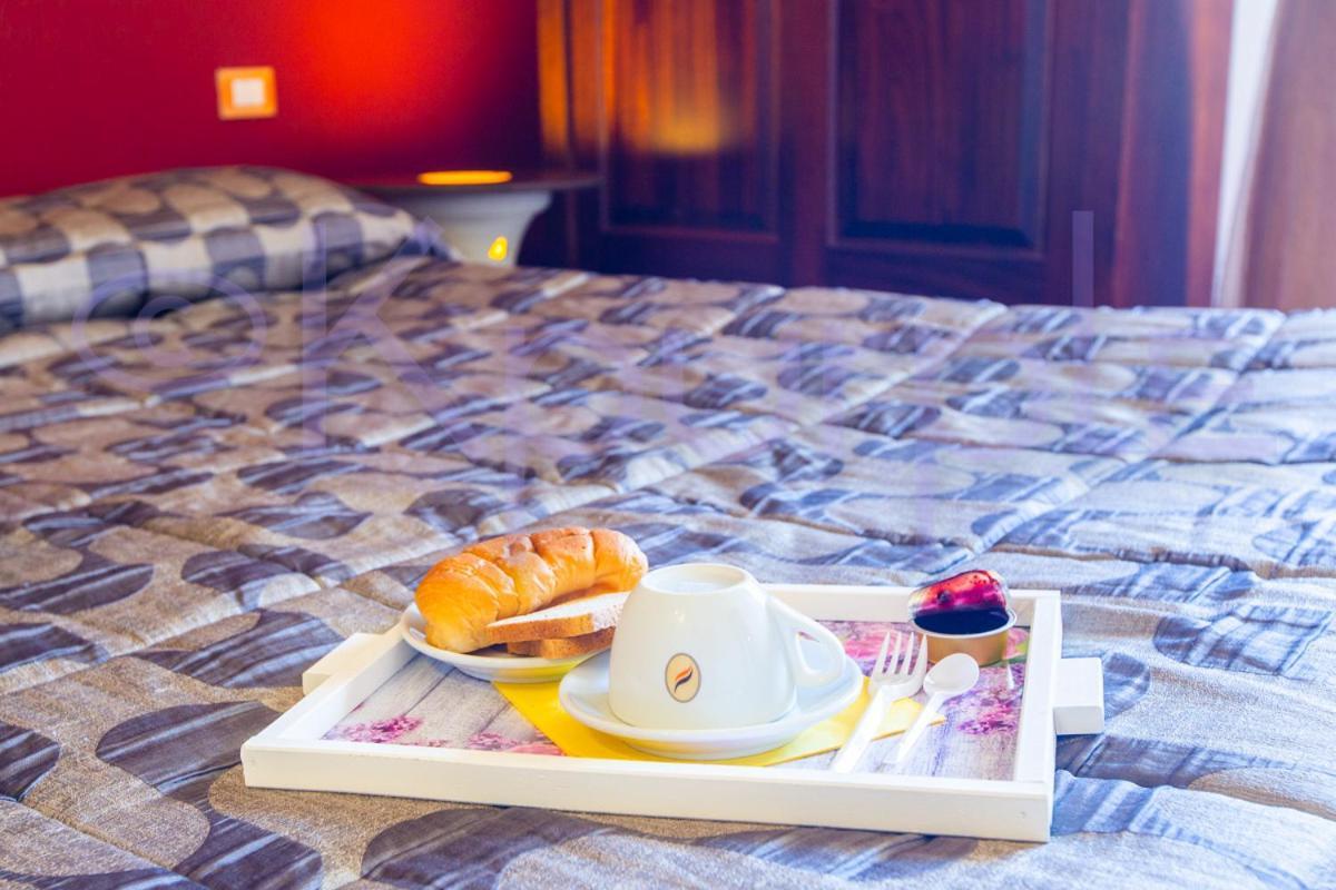 Le Api Hotel กาญารี ภายนอก รูปภาพ